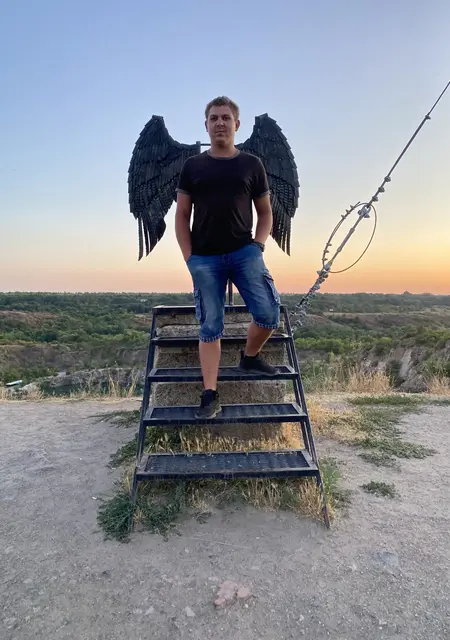Я Степан, 21 років, знайомлюсь на одну ніч у Миколаєві