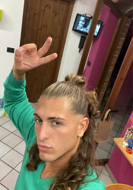 Я Mattia, 19, из Турина, ищу знакомства без обязательств