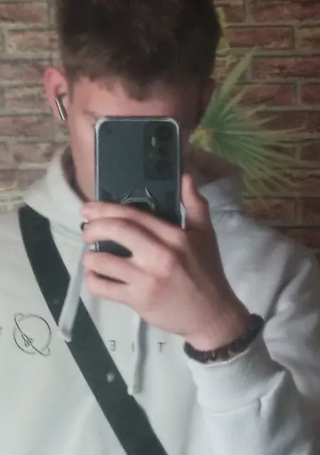 Юра Романушко з Кривого Рогу, шукаю на сайті вірт