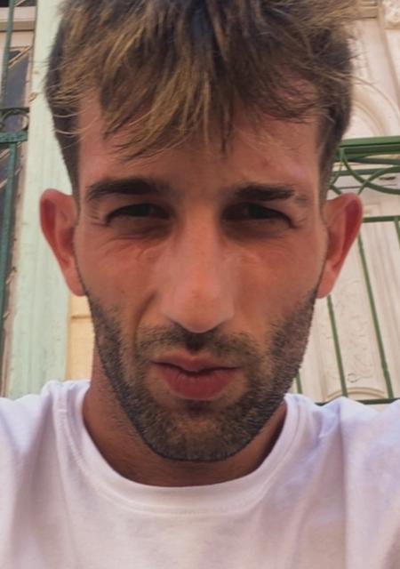 Soy Jose, 28 años de Consuegra, busco conocer gente para relación sin ataduras