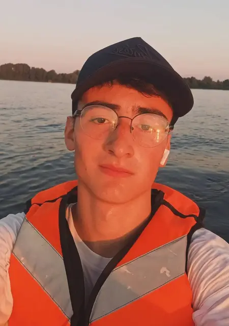 Даник из Гомеля, ищу на сайте знакомства на одну ночь