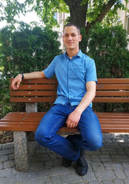 Артур из Славянска, мне 24, познакомлюсь для приятного времяпровождения