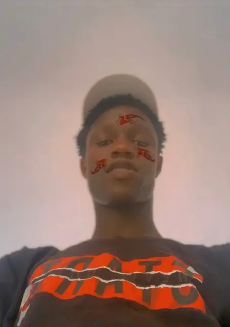 Я Gideon, 20, знакомлюсь для приятного времяпровождения в Ахарнес