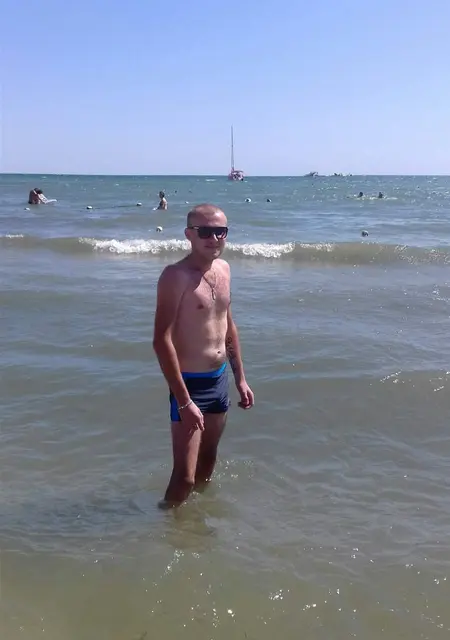 Я Евгений, 31 років з Бориспіль, шукаю знайомства без зобов'язань