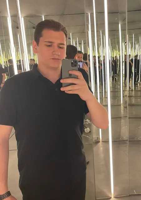 Я Андрій, 19 років, знайомлюсь без зобов'язань у Ужгороде