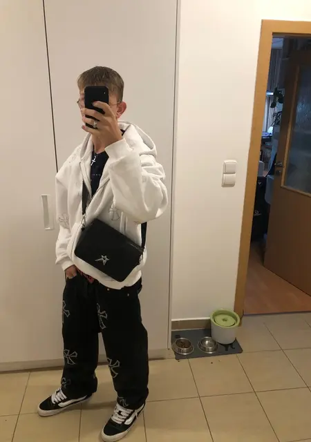 Filip из Хомутов, мне 22, познакомлюсь без обязательств