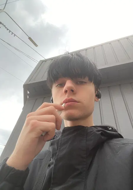 Я Влад, 23, из Кривого Рога, ищу знакомства на одну ночь