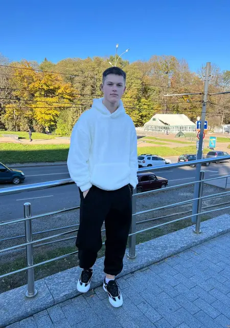 Рома из Винницы, мне 20, познакомлюсь на одну ночь