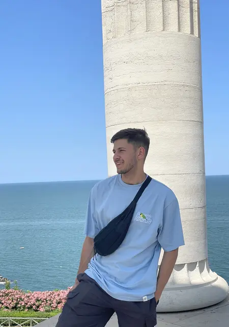 Я Артем, 27 років, знайомлюсь без зобов'язань у Києві