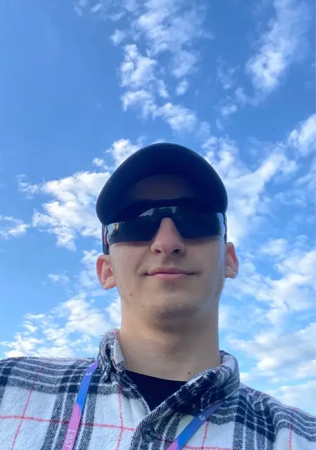 Я Колюня, 19 років з Одеси, шукаю знайомства на одну ніч