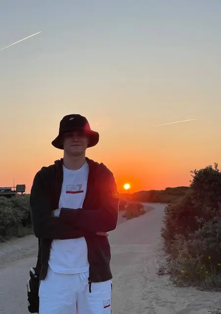 Максим з Харкова, шукаю на сайті знайомства на одну ніч