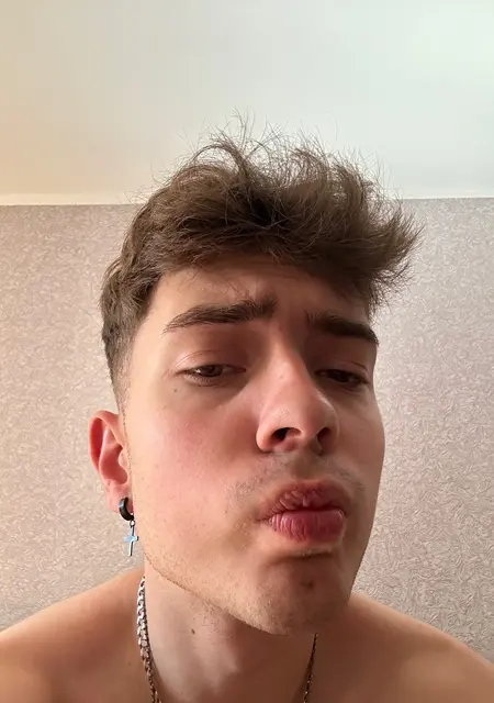 Я Илья, 21 років, знайомлюсь для постійних стосунків у Києві