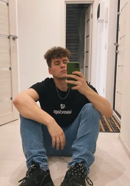 Я Alex, 19 років з Полтавы, шукаю знайомства без зобов'язань