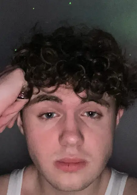 Я Вячеслав, 18, из Парижа, ищу знакомства без обязательств