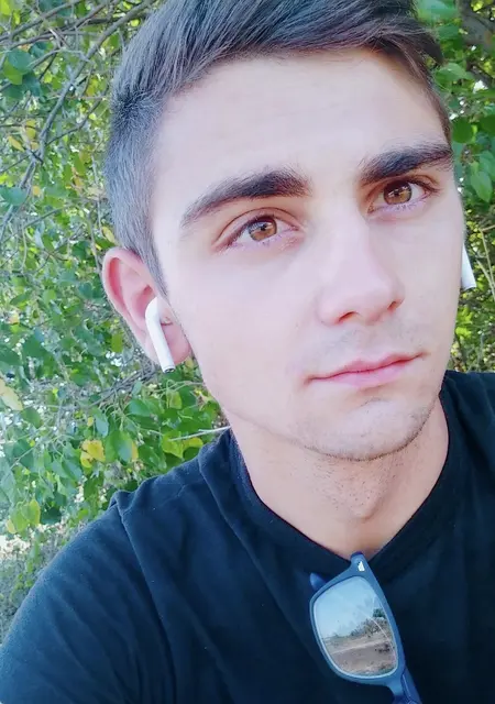 Я Александр, 23, из Кременчуга, ищу знакомства без обязательств