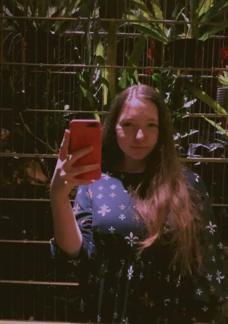 Алиса из Черновцов, мне 22, познакомлюсь для общения