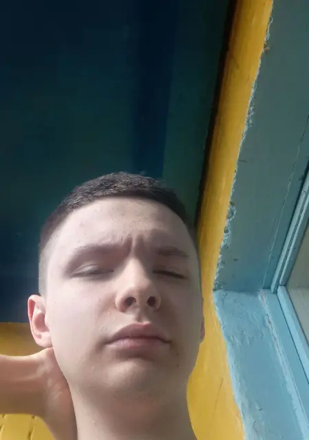 Олесь з Марганець, мені 21 років, познайомлюсь на одну ніч