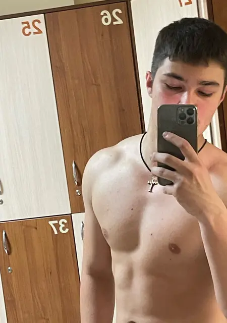 Паша из Черновцов, ищу на сайте открытые отношения