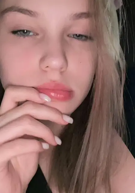 Я Vika, 22, из Кишинёва, ищу знакомство для открытые отношения