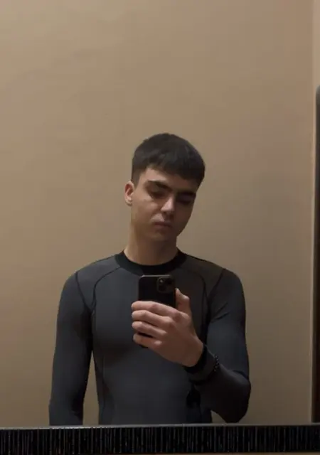 Я Егор, 18 років, знайомлюсь для відкриті стосунки у Сумах