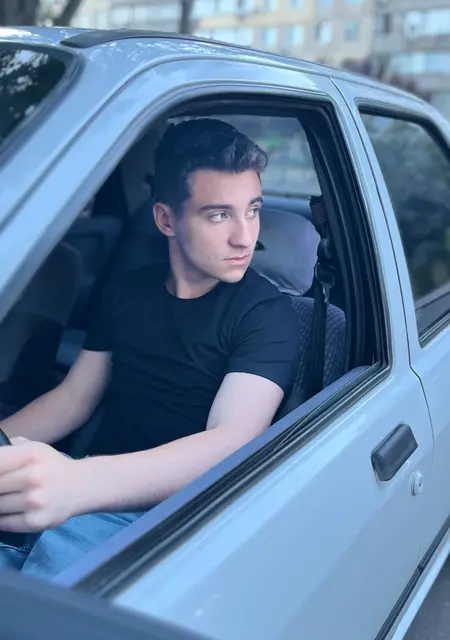 Emil из Червонограда, мне 18, познакомлюсь без обязательств