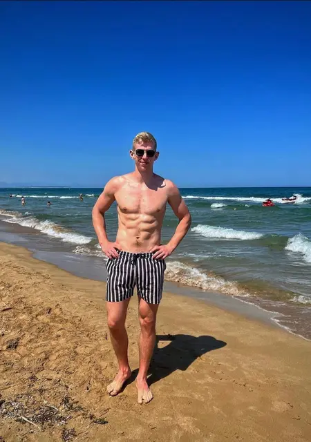 Я Дмитрий, 28 років, знайомлюсь для приємного проведення часу у Києві