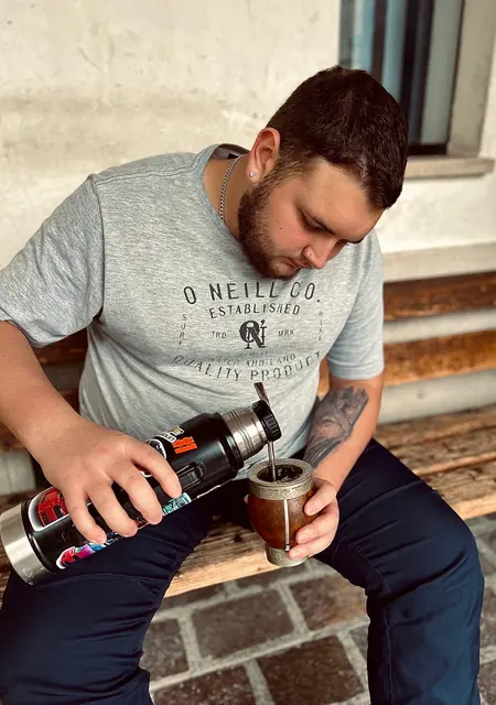 Soy Agustin, 24 años de Almería, busco conocer gente para hacer nuevos amigos