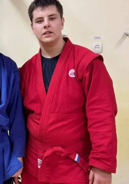 Я Глеб, 19 років, знайомлюсь без зобов'язань у Макіївці