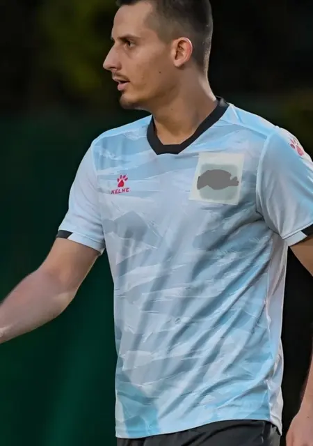 Soy Alexey, 24 años de Alicante, busco conocer gente para relación sin ataduras