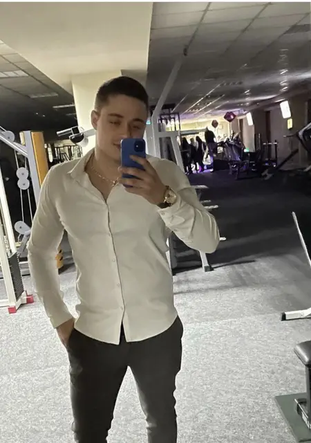 Артур з Мелітополя, шукаю на сайті приємне проведення часу