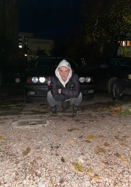 Я Влад, 21 років з Житомира, шукаю знайомства без зобов'язань