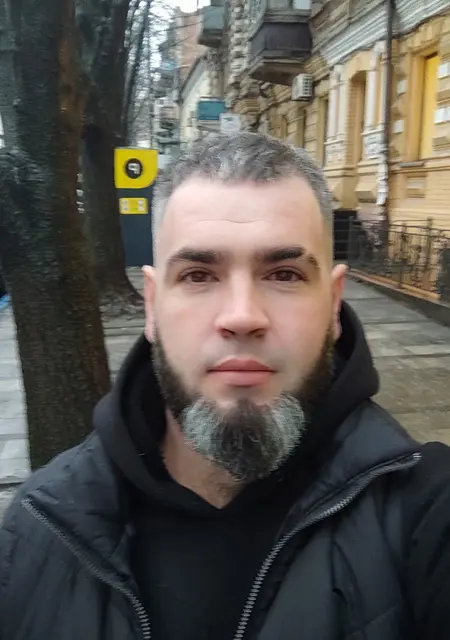 Артур из Павлограда, ищу на сайте знакомства на одну ночь