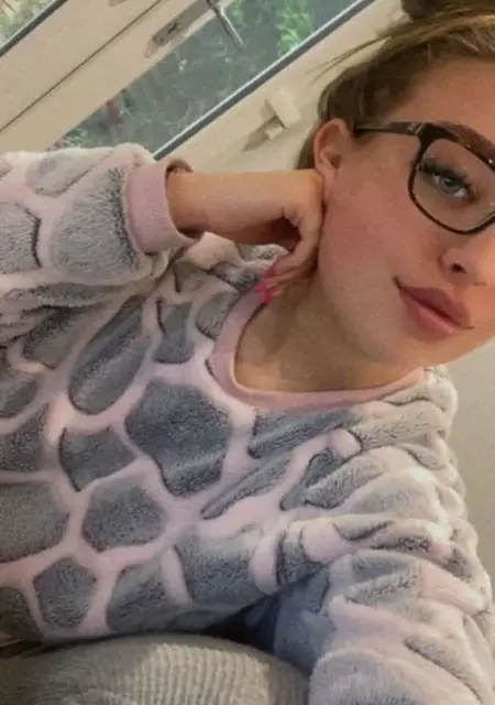 Ellie из Лондона