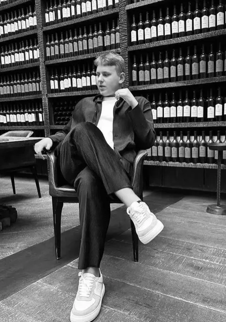 Я Артём, 18 років, знайомлюсь без зобов'язань у Чернігові