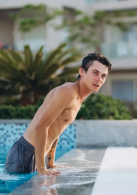 Alex из Каира, мне 26, познакомлюсь без обязательств