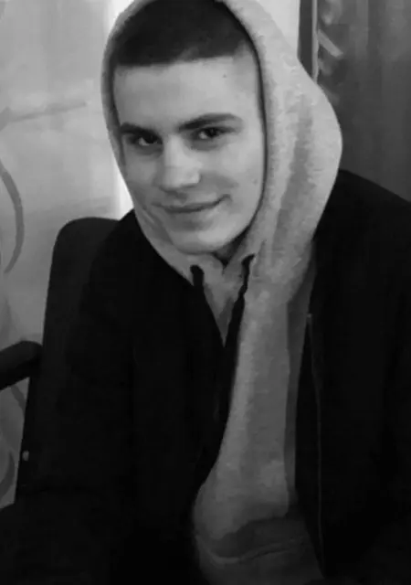 Я Алик, 19 років з Одеси, шукаю знайомство для спілкування