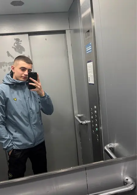 Я Александр, 19 років з Одеси, шукаю знайомство для спілкування