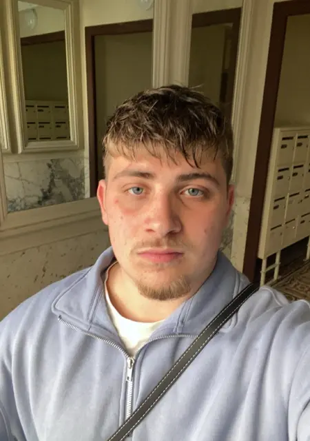 Pablo из Сен-Жан-де-Брей, мне 19, познакомлюсь для вирта