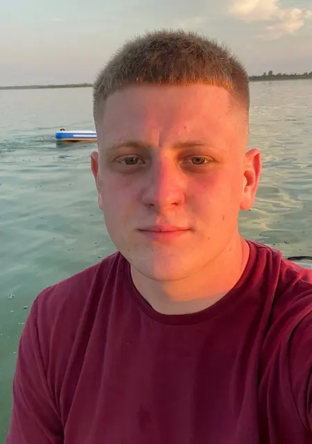 Артем з Горішніх Плавнів, мені 19 років, познайомлюсь для вірт