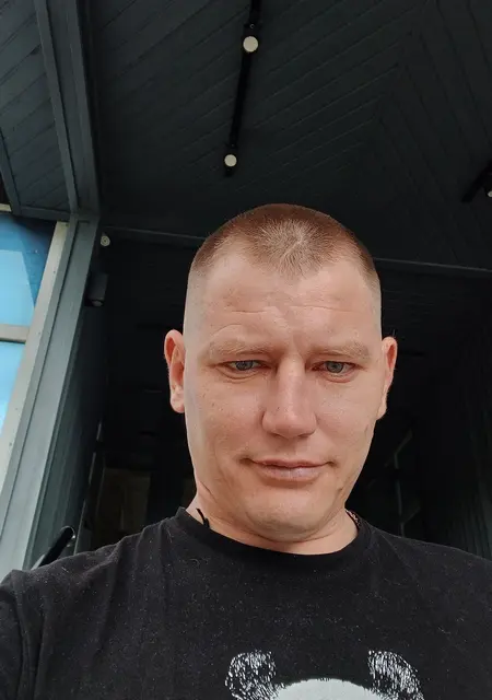 Soy Aleksey, 35 años de Sabadell, busco conocer gente para lío de una noche