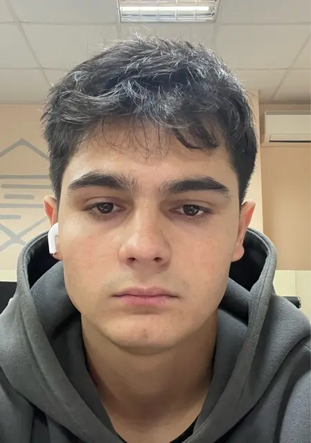 Я Денис, 20 років, знайомлюсь на одну ніч у Львові