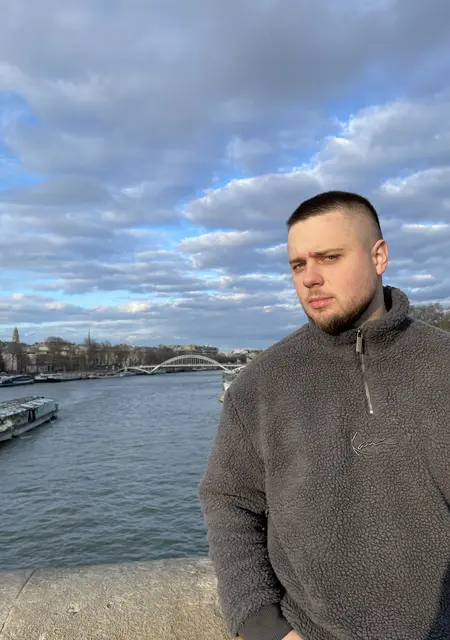 Andre из Нойвида, мне 23, познакомлюсь для приятного времяпровождения