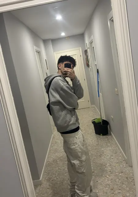 Я Adriano, 18, знакомлюсь без обязательств в Ферроль