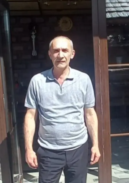 I'm Yakov, 55, looking to meet for one-night stand in Kidderminster