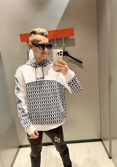 Soy Marco, 22 años de Palma de Mallorca, busco conocer gente para pasatiempo agradable