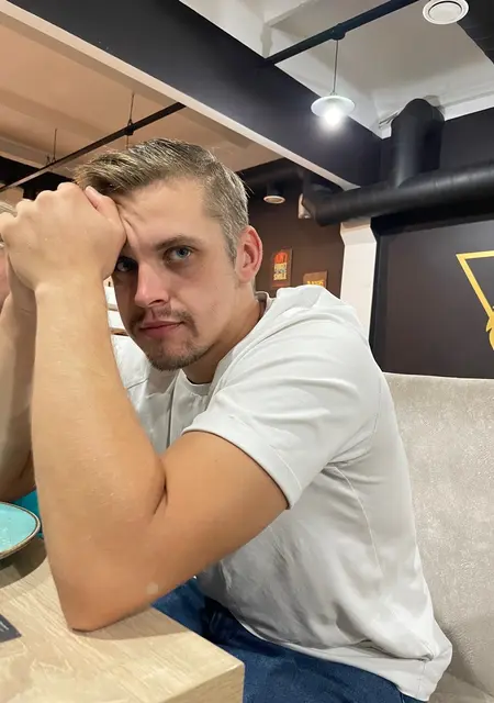 Я Олександр, 27 років, знайомлюсь без зобов'язань у Калинівка