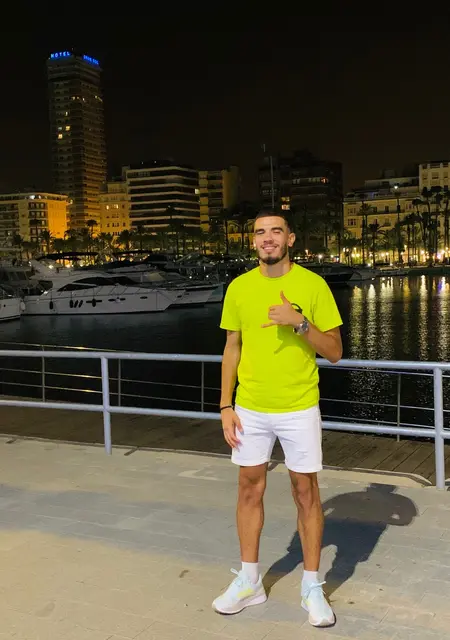 Soy Islam, 24 años de Alicante, busco conocer gente para hacer nuevos amigos