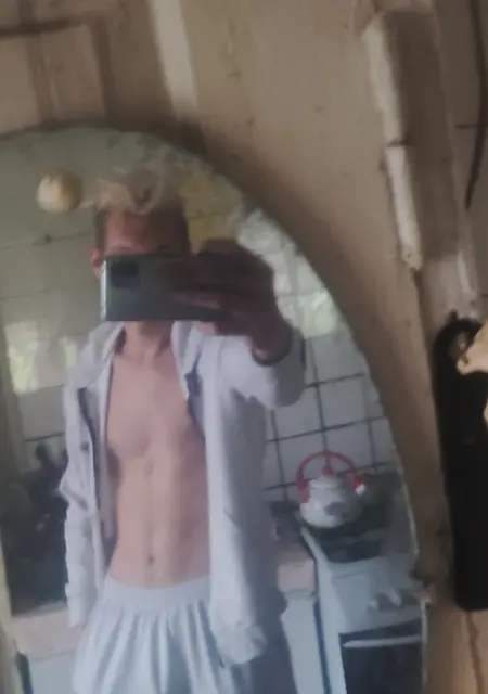 Я Андрей, 22, из Синельникова, ищу знакомство для постоянных отношений