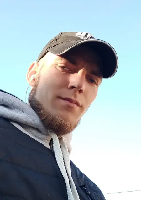 Я Илья, 26, из Макеевки, ищу знакомства без обязательств