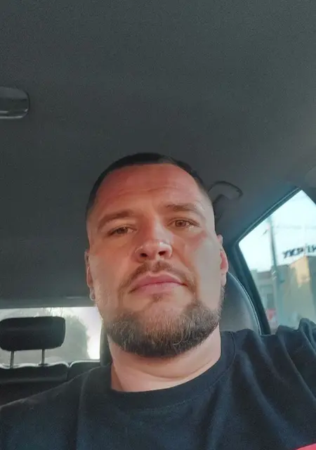 Я Саша, 42, из Черкасс, ищу знакомства на одну ночь